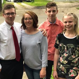 Meet your Posher, Crystal